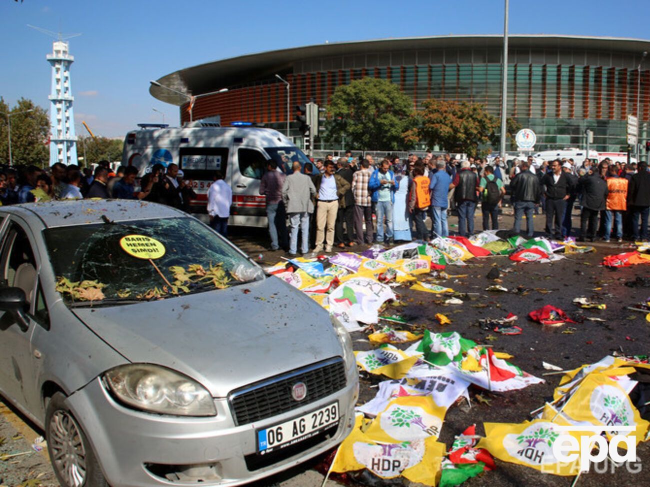 По данным полиции, двое из 97 погибших были террористами-смертниками
