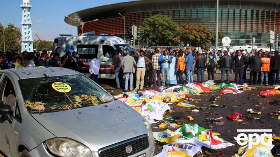 По данным полиции, двое из 97 погибших были террористами-смертниками