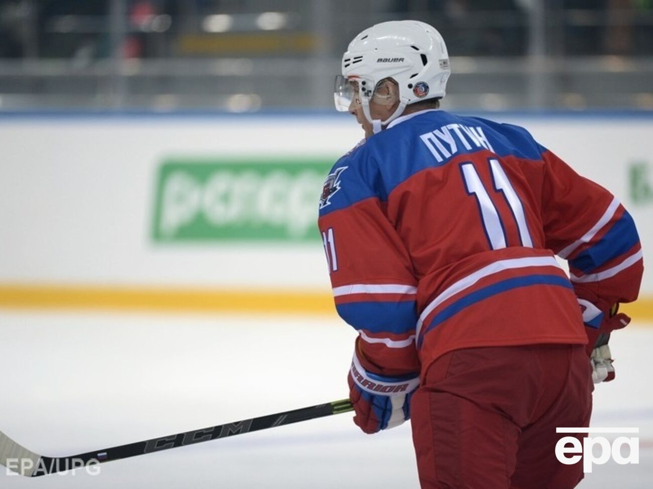 Соперников Путина попросили не падать перед ним