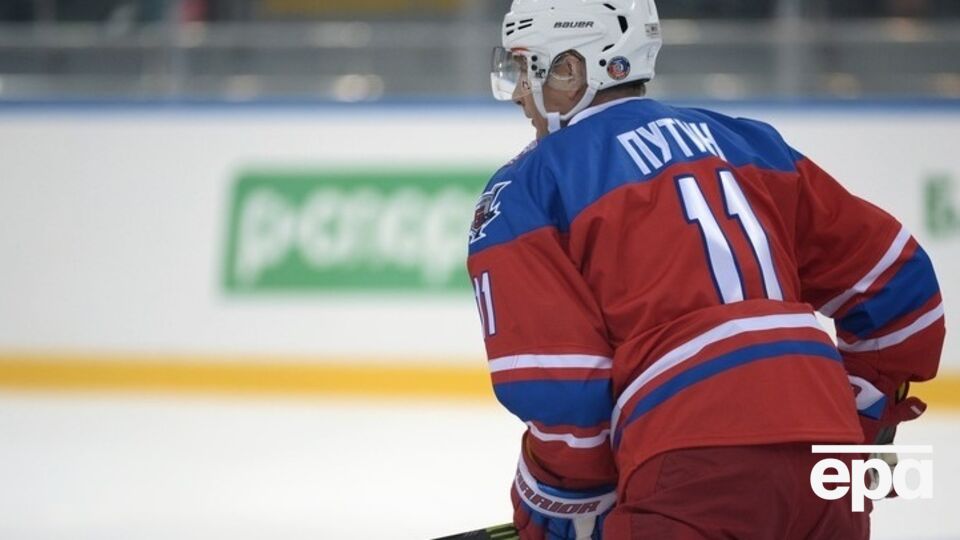 Соперников Путина попросили не падать перед ним