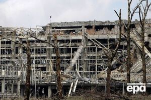 На территории аэропорта нашли останки украинских военных