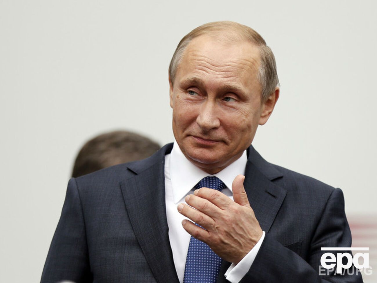 Путин настоял, чтобы против его команды профессионалов играли любители