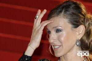 Ноги Сары Джессики Паркер далеки от эталона, но ее умение подать себя делает их привлекательными - так что мужчины не могут оторвать от звезды глаз!