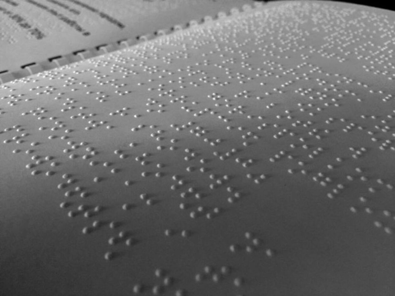 В Украине нет официальной статистики по количеству незрячих. По неофициальными данным, их от 50 до 70 тысяч человек