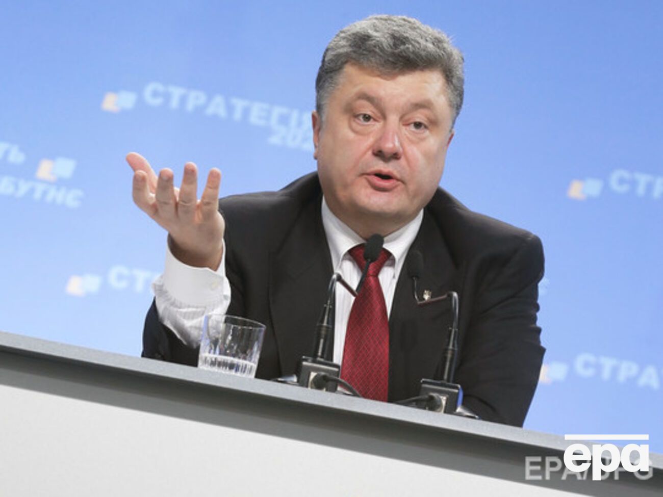 Порошенко предлагает использовать английский язык в качестве рабочего в Украине