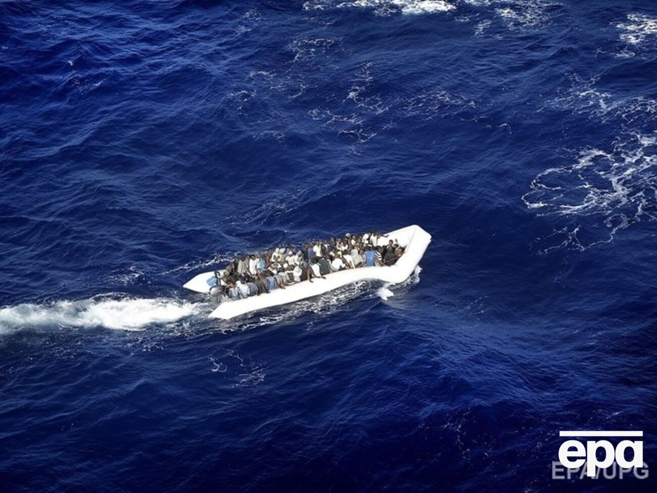 Лодка, на которой мигранты пытались доплыть до Греции, затонула после столкновения с патрульным катером