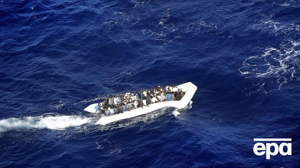 Лодка, на которой мигранты пытались доплыть до Греции, затонула после столкновения с патрульным катером