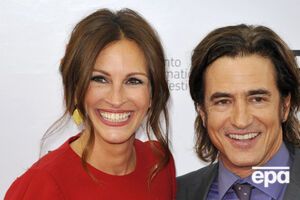 Исполнят ли роли в сериале актеры оригинального фильма Джулия Робертс и Дермот Малруни, пока неизвестно