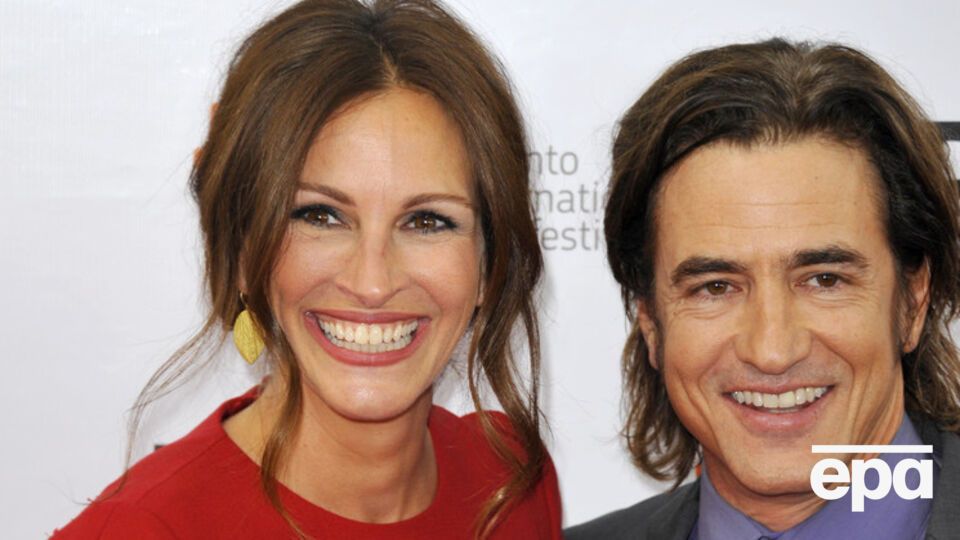 Исполнят ли роли в сериале актеры оригинального фильма Джулия Робертс и Дермот Малруни, пока неизвестно