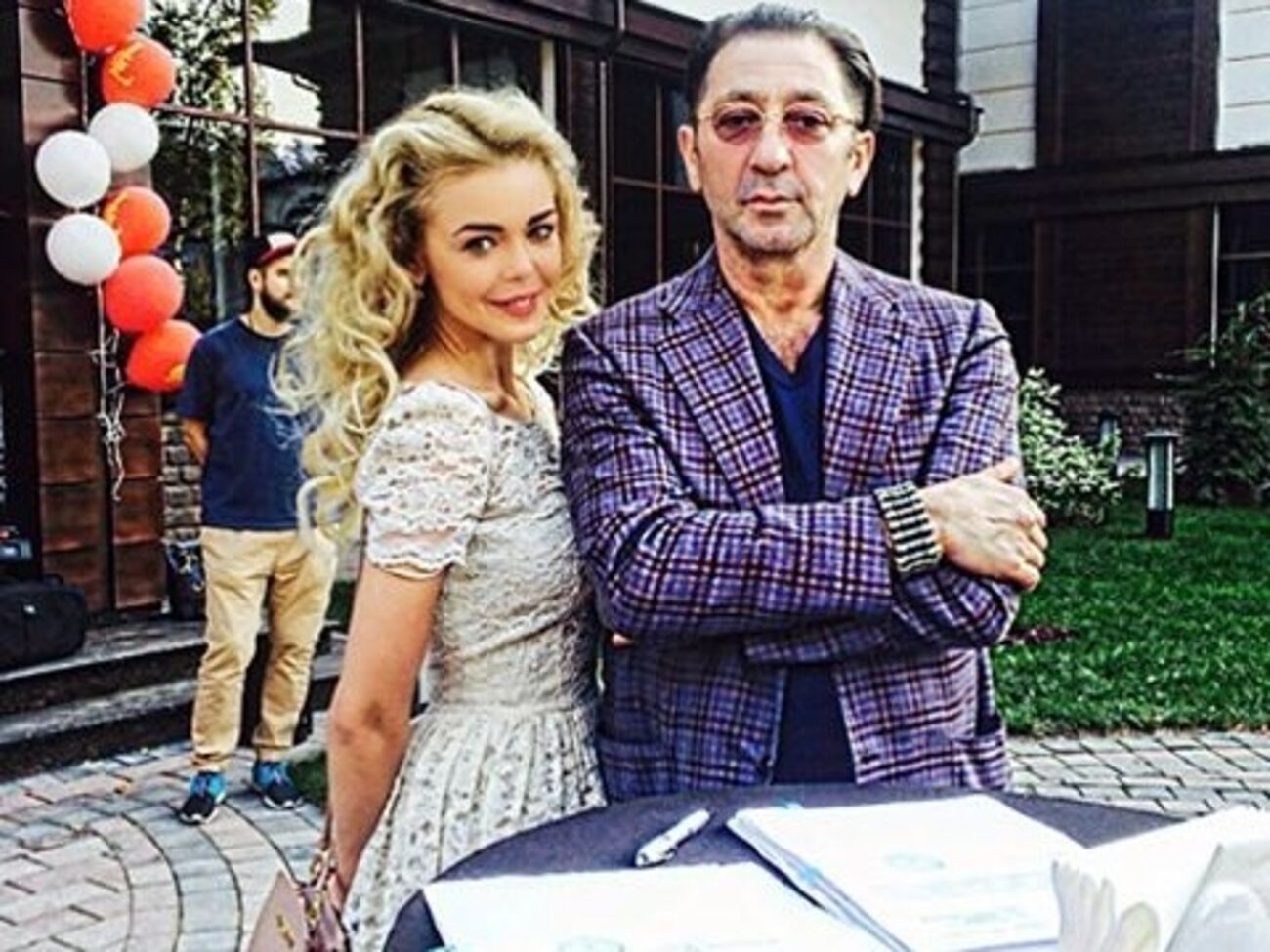 Гросу пытается заверить, что она всего лишь заложница политической ситуации