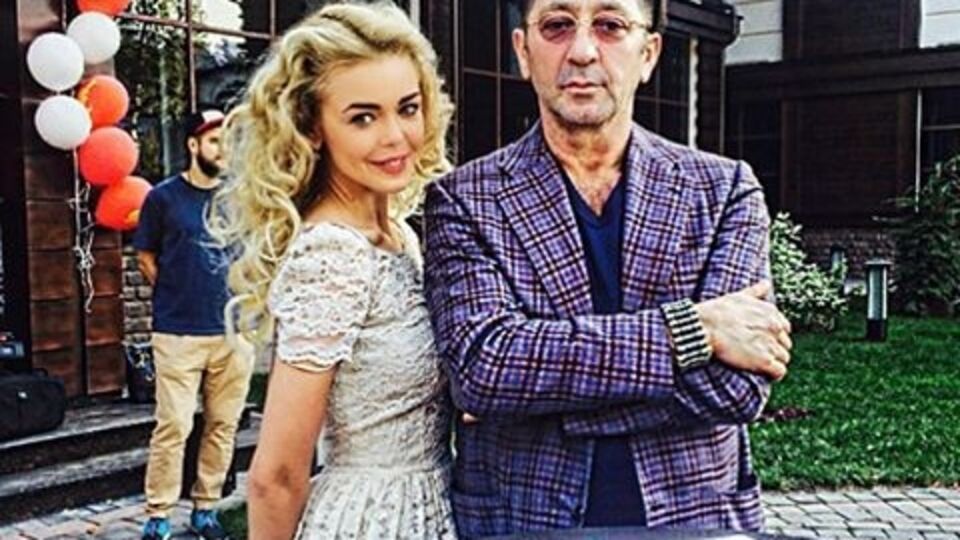 Гросу пытается заверить, что она всего лишь заложница политической ситуации