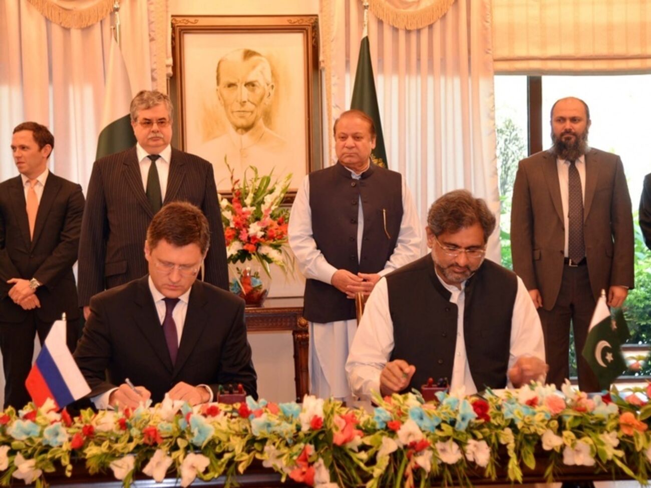 Министр энергетики РФ Александр Новак и министр нефти и природных ресурсов Пакистана Шахид Хакан Аббаси подписали межправительственное соглашение о строительстве газопровод
