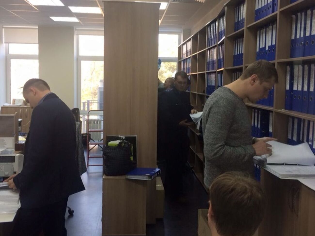 Коммерческий директор "Синэво" заявил, что сотрудники&nbsp;Государственной фискальной службы Украины&nbsp;выломали двери в центральном офисе компании