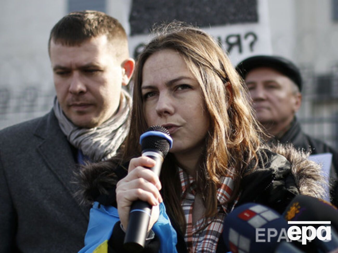 Вера Савченко надеется, что к концу месяца в России могут передумать и пустят ее на суд к сестре