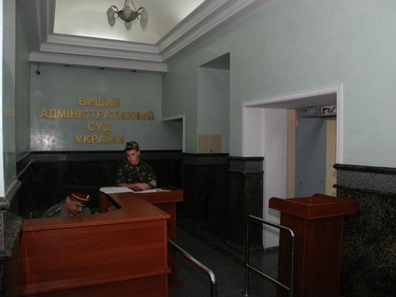 Суд обязал Кабмин выплачивать пенсии и пособия на оккупированной территории