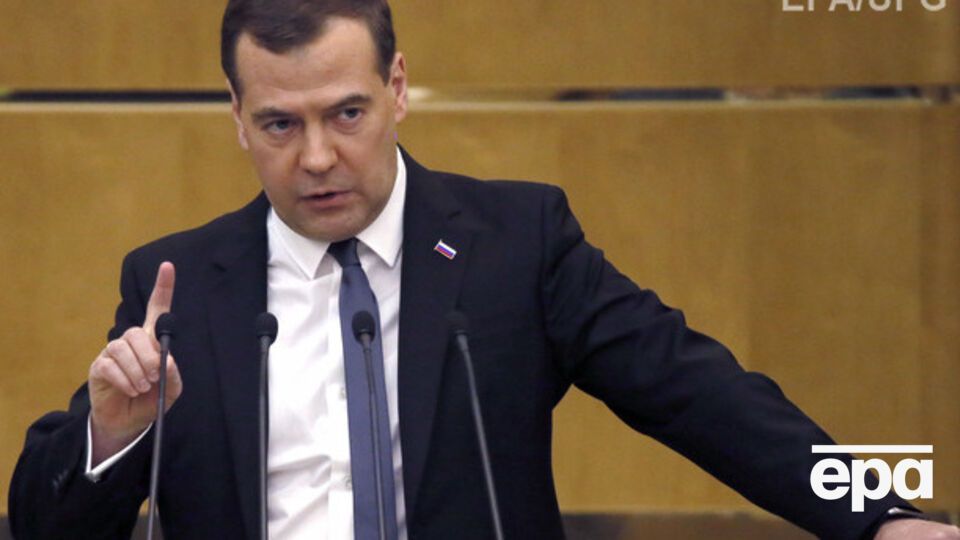 Медведев назвал позицию США "близорукой"