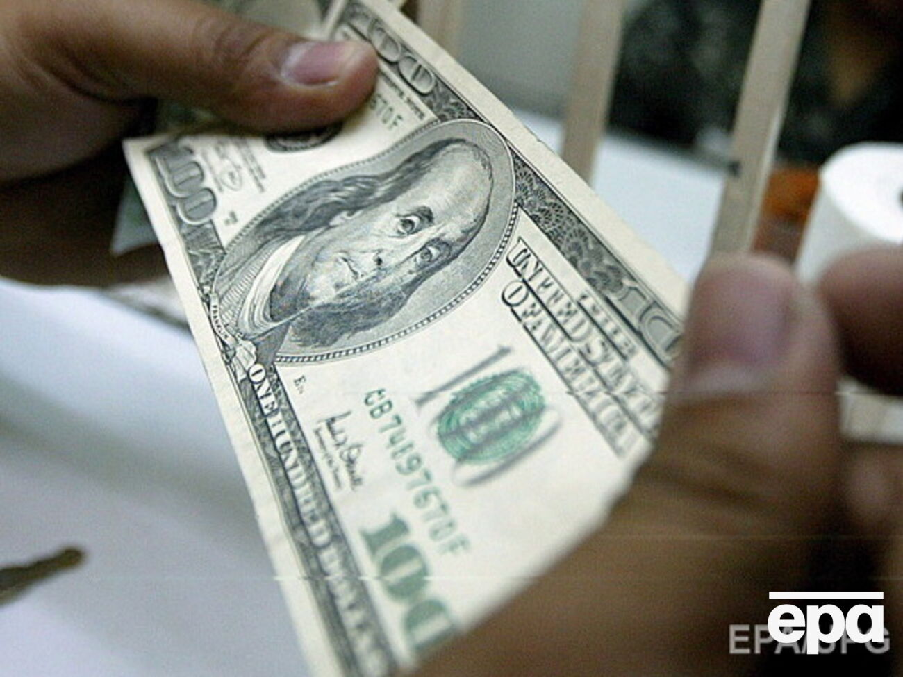 Нацбанк укрепил гривну