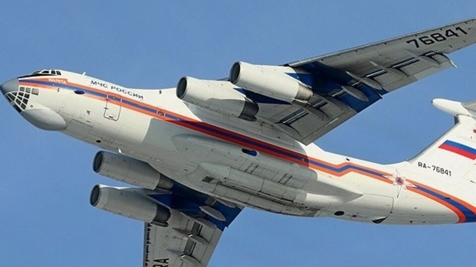 Пассажиров сопровождают оперативная группа МЧС и психологи