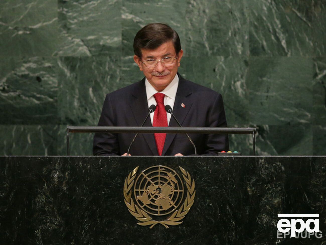 Давутоглу заявил, что Турция будет сбивать самолеты, залетевшие в ее воздушное пространство