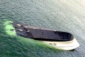 Катер, по данным Гайдар, перевернулся из-за шторма