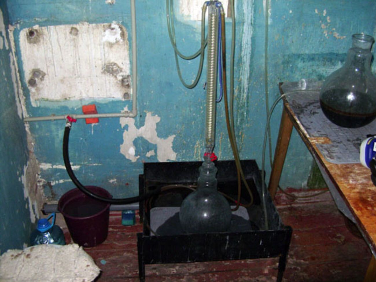 Подпольная нарколаборатория располагалась в квартире пятиэтажного дома