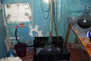 Подпольная нарколаборатория располагалась в квартире пятиэтажного дома