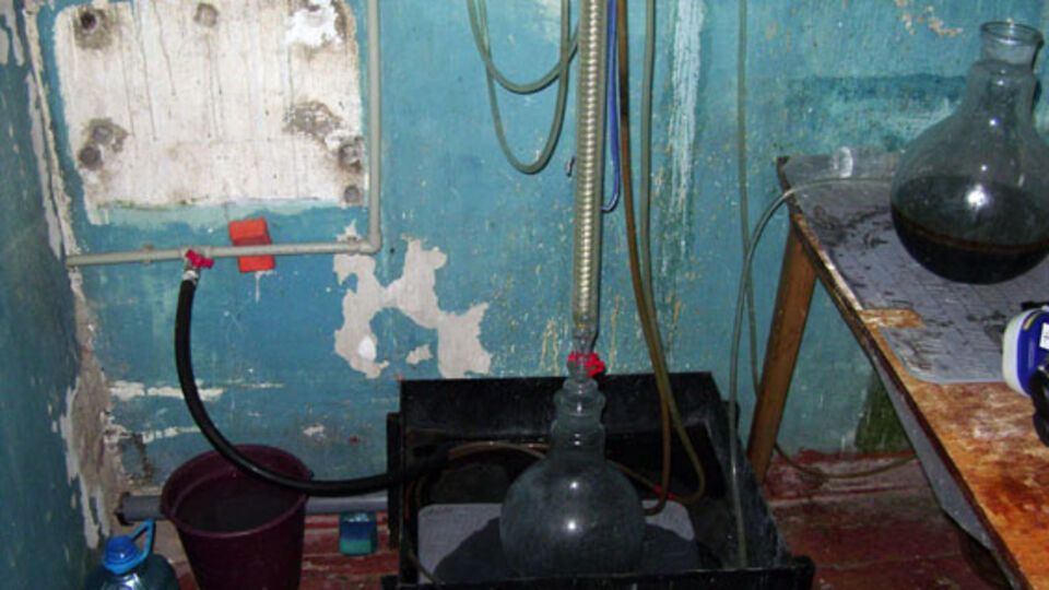 Подпольная нарколаборатория располагалась в квартире пятиэтажного дома