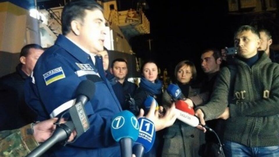 На месте аварии Саакашвили провел совещание со спасательным штабом