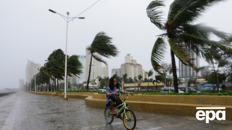 Метеорологи предупреждают о ливнях и оползнях