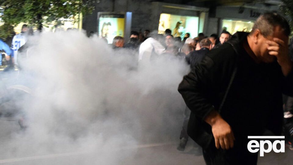 В столице Черногории произошли столкновения демонстрантов с полицией. Фоторепортаж