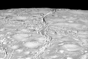 Cassini продолжает исследование Сатурна и его спутников