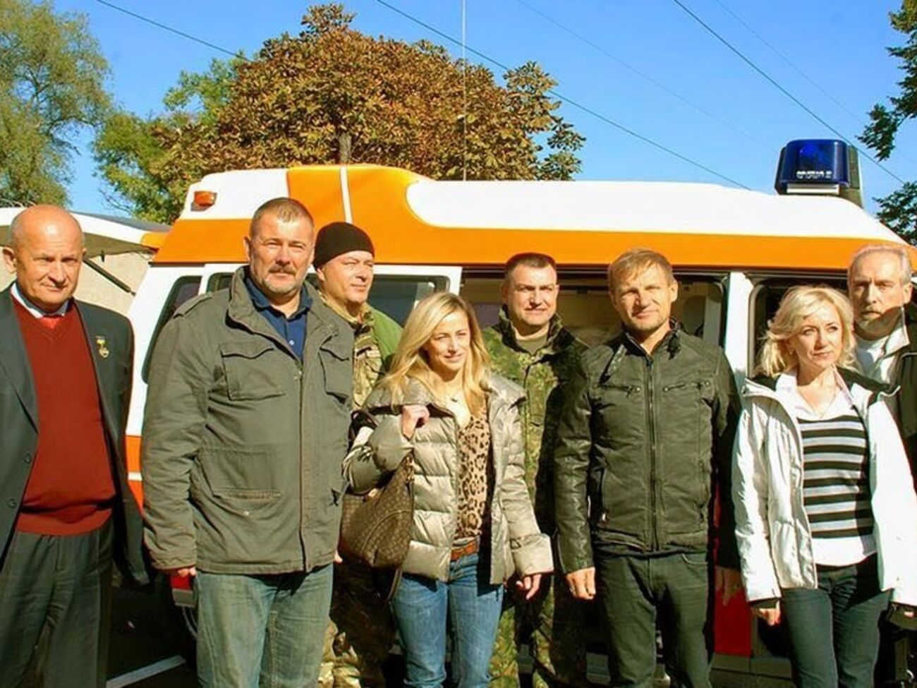Олег Скрипка подарил бойцам полка "Днепр-1" реанимобиль