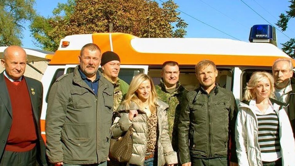 Олег Скрипка подарил бойцам полка "Днепр-1" реанимобиль