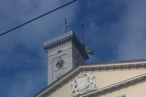 Во Львове приспустили флаги в знак солидарности с Одессой, где сегодня день траура