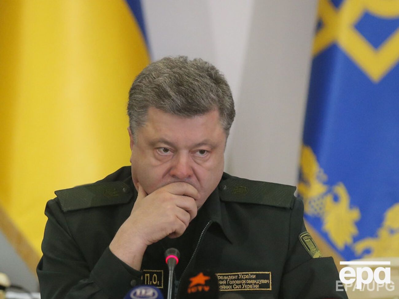 В течение трех дней петиция должна поступить на рассмотрение к президенту, после чего у Порошенко будет 10 рабочих дней, чтобы дать свой ответ