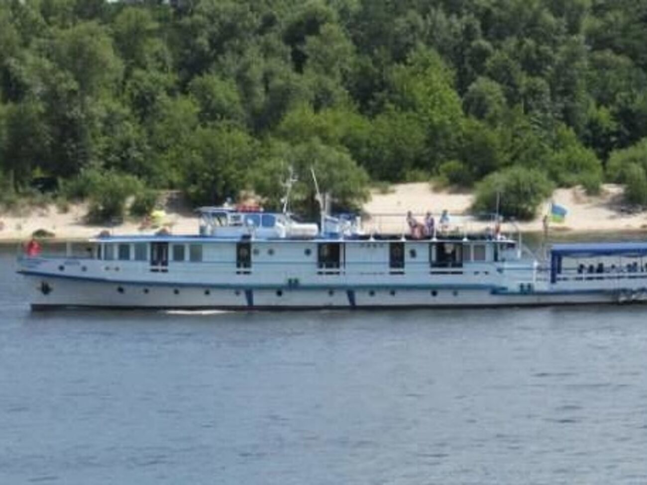 Из-за взрыва на теплоходе погиб один человек