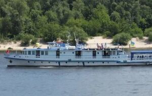 Из-за взрыва на теплоходе погиб один человек