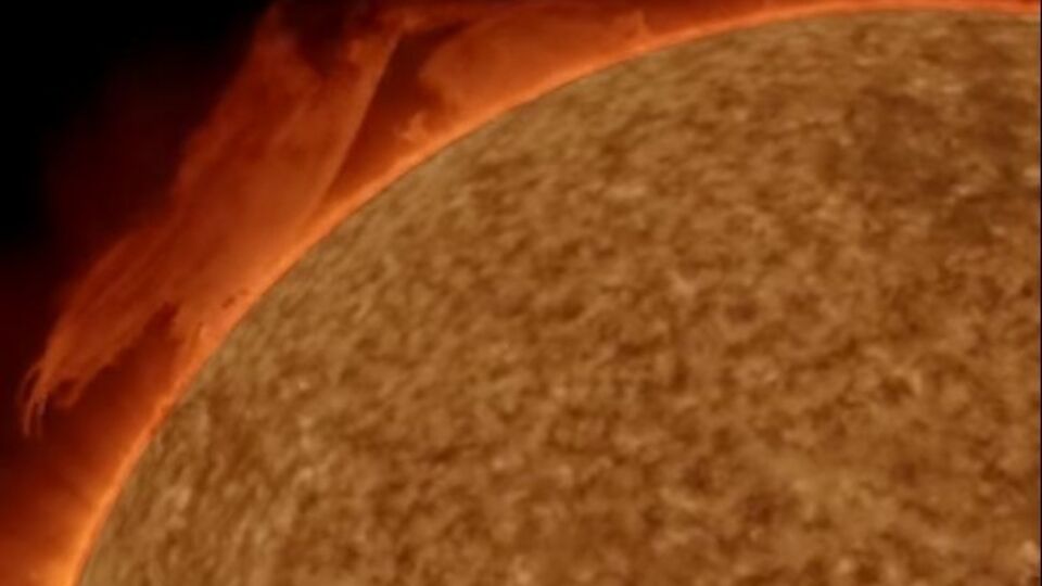 Камеры обсерватории NASA зафиксировали мощный взрыв на Солнце