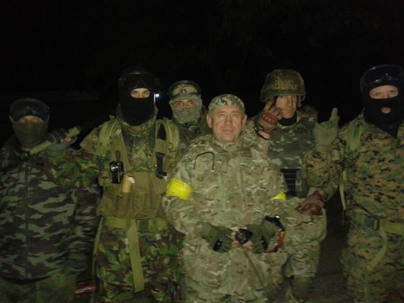 К блокированию типографии и теризбиркома в Мариуполе присоединился "Правый сектор"