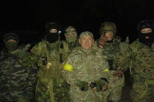 К блокированию типографии и теризбиркома в Мариуполе присоединился "Правый сектор"