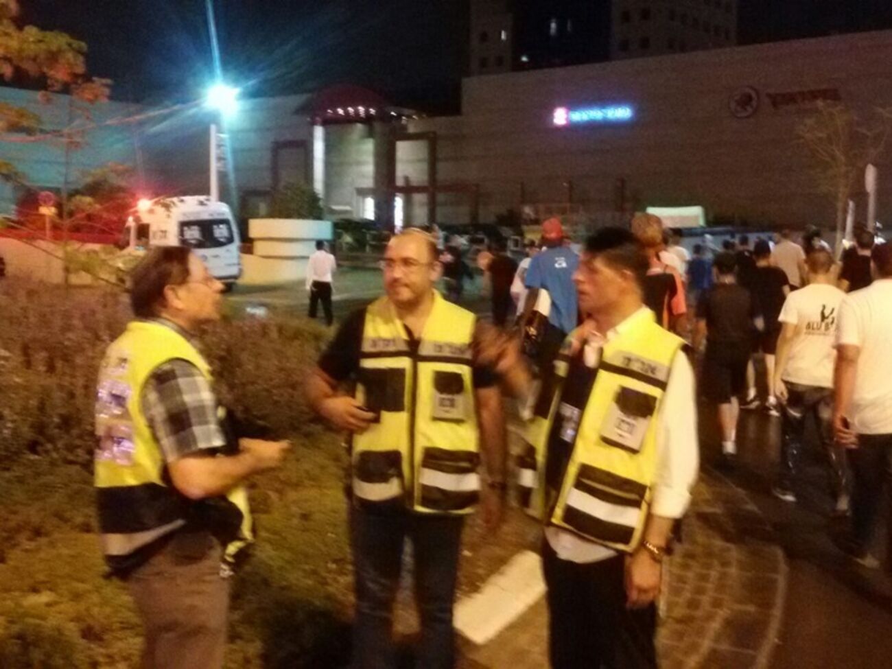 Палестинец убил из пистолета израильского солдата, выхватил у него автомат и устроил стрельбу по толпе