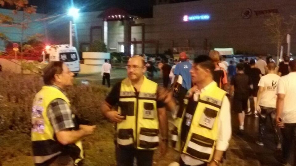 Палестинец убил из пистолета израильского солдата, выхватил у него автомат и устроил стрельбу по толпе