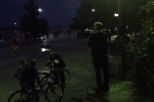 Трубач исполнил национальный гимн Украины на набережной в Ялте