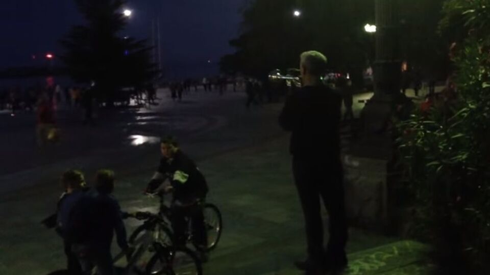 Трубач исполнил национальный гимн Украины на набережной в Ялте