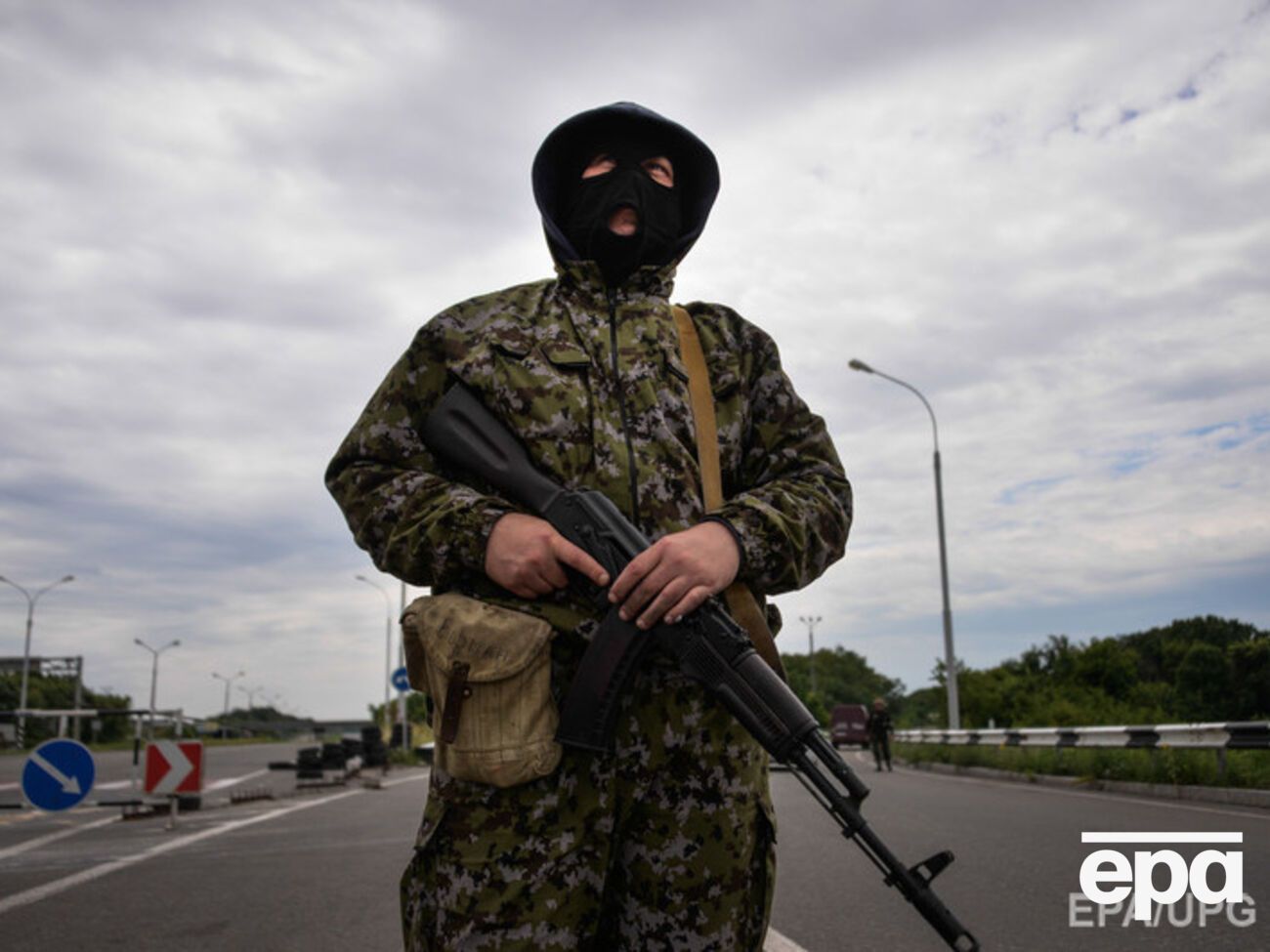 Террористы устраивают провокации в сторону сил АТО в присутствии российских журналистов, пишет ИС