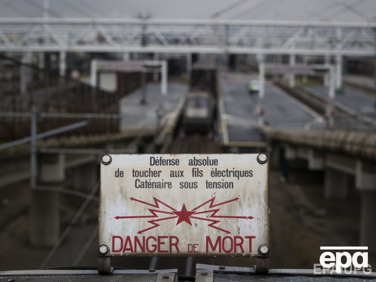 Мигранты снова прорвались в тоннель