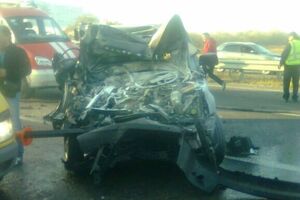 В результате ДТП автомобиль Зварича столкнулся с грузовиком и загорелся, а грузовик – перевернулся