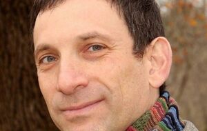 Портников: Почему один из руководителей маргинальной бензоколонки позволяет себе раскрывать рот – рот военного преступника?