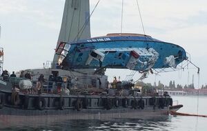 В поднятом на поверхность катере обнаружены тела еще двух погибших