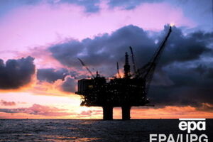 Цена на нефть немного упала